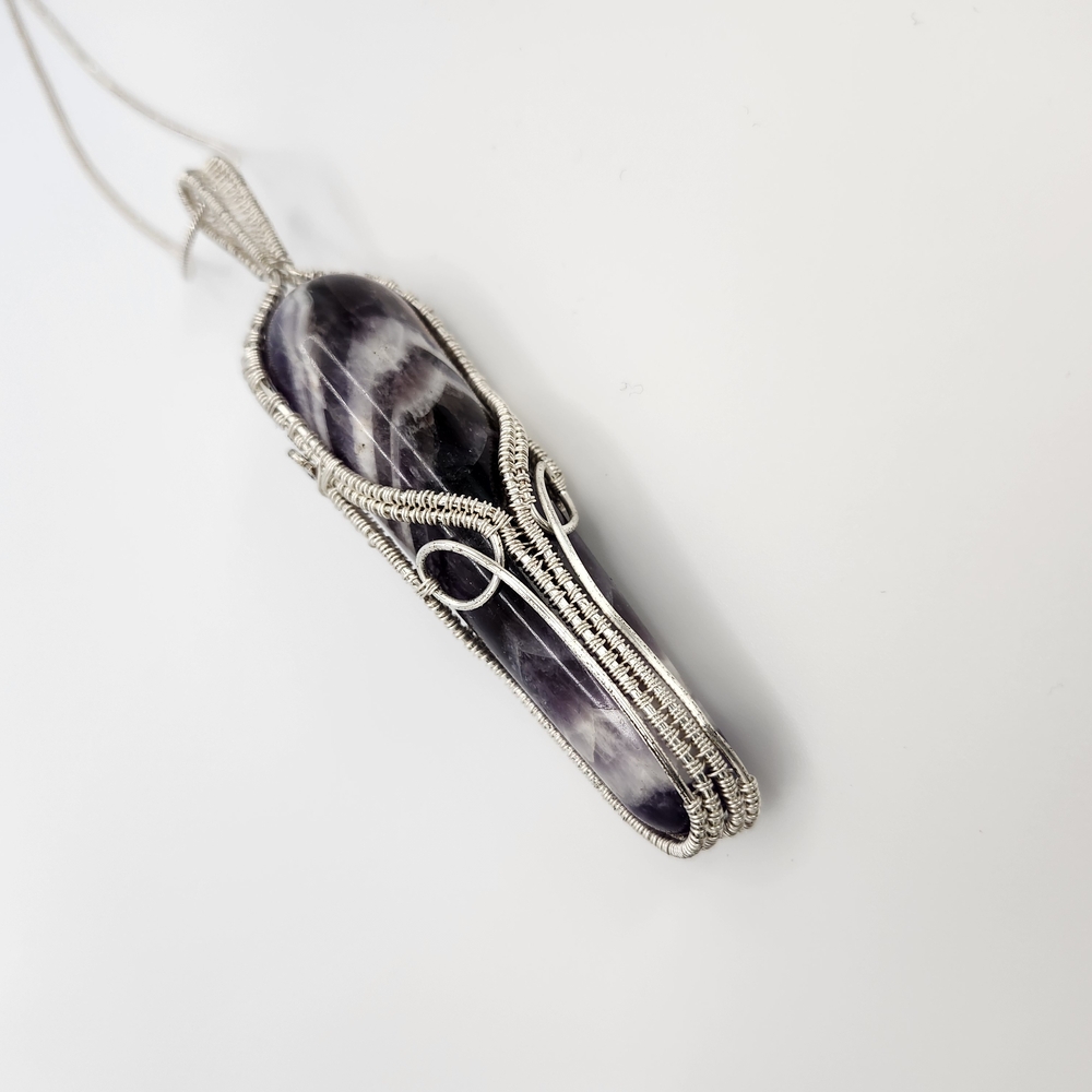 Elegant Silver and Purple Pendant Necklace
